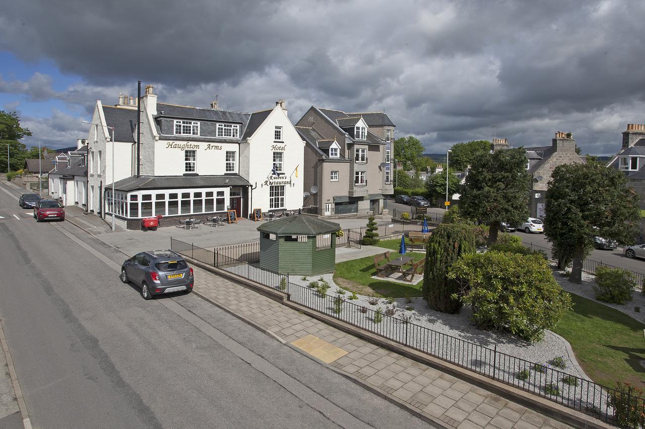 Haughton Arms Hotel Alford  エクステリア 写真